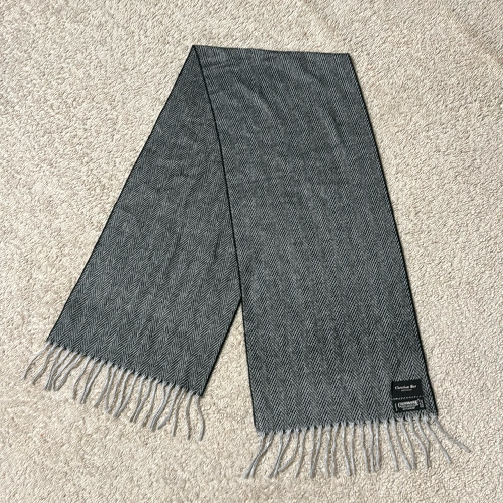 NWOT CHRISTIAN DIOR Cashmere Gray White Chevron Unisex Fringe Scarf